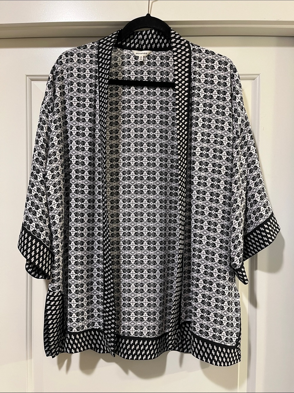 Max Studio Black and White Geometric Open Kimono